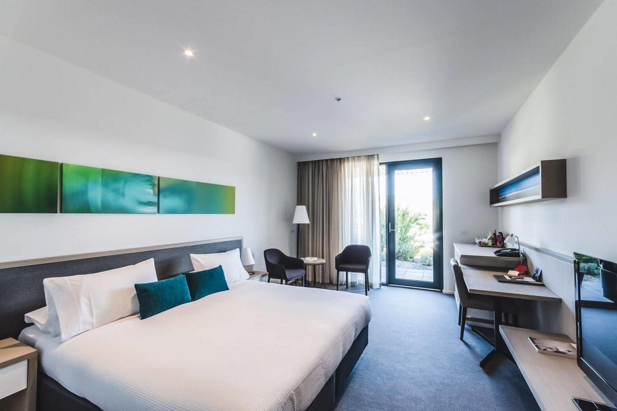 Quarters At Flinders Hotel Bagian luar foto