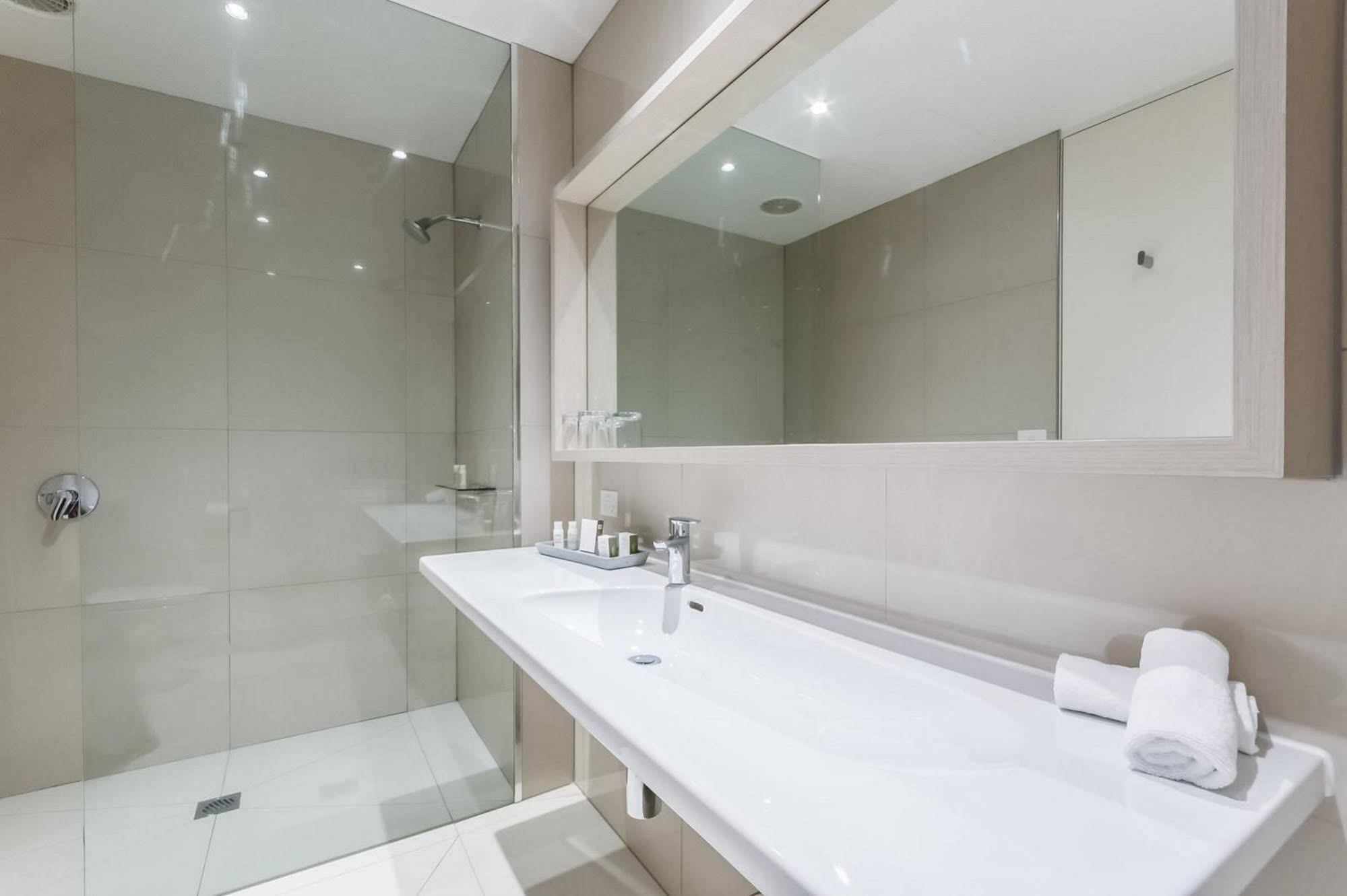 Quarters At Flinders Hotel Bagian luar foto